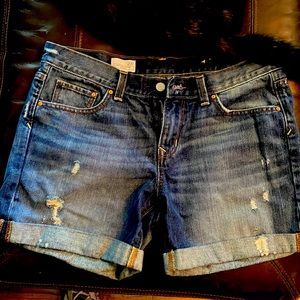 Old Navy 27 inch waist, sexy boyfriend shorts